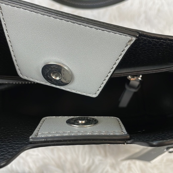 CALVIN KLEIN ~ Medium Tote ~ Black Chain-Print ~ NWT! - Picture 6 of 9